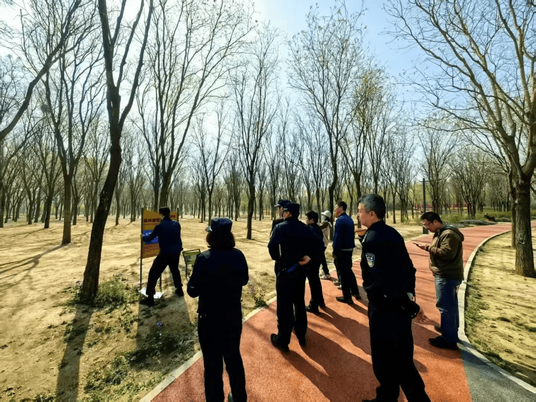 “春風(fēng)護(hù)林”專項(xiàng)行動(dòng)啟動(dòng)<strong></p>
<p>園林綠化
</strong>！豐臺(tái)區(qū)園林綠化局拉網(wǎng)式排查露營(yíng)火患:園林綠化
