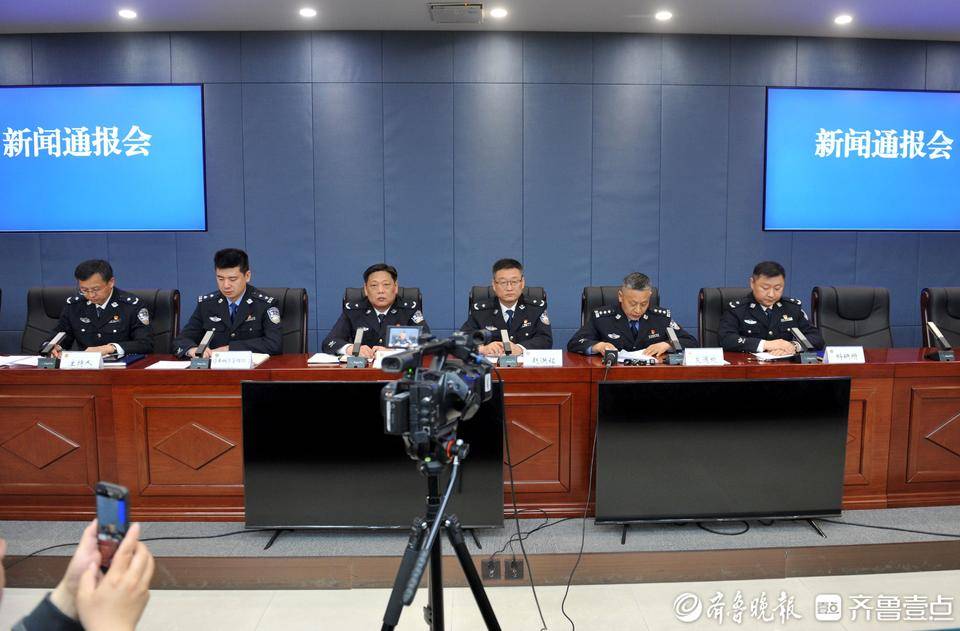 濟(jì)南交警將加大園林綠化、建筑工地、勞務(wù)市場等周邊道路巡查管控:園林綠化
